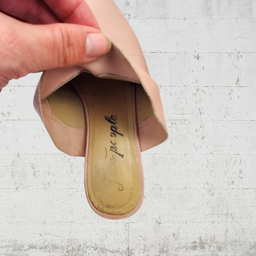 Free People Blush Pink Leather Pointed Toe Mules Slides Size 38‎